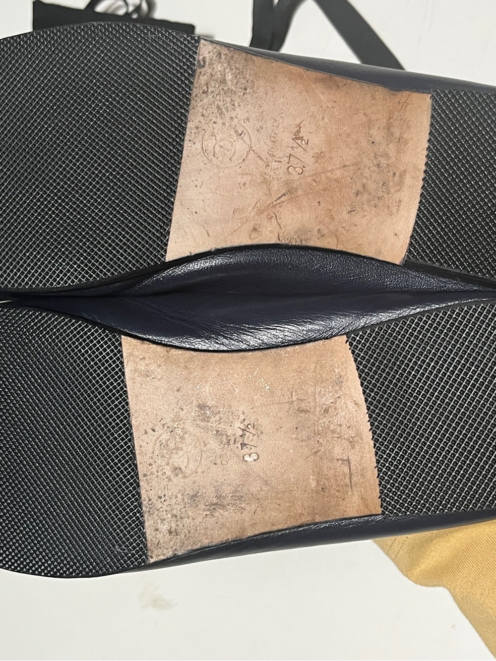 Chanel navy Black Leather Ballet Flats with CC Logo - Picture 6 of 11